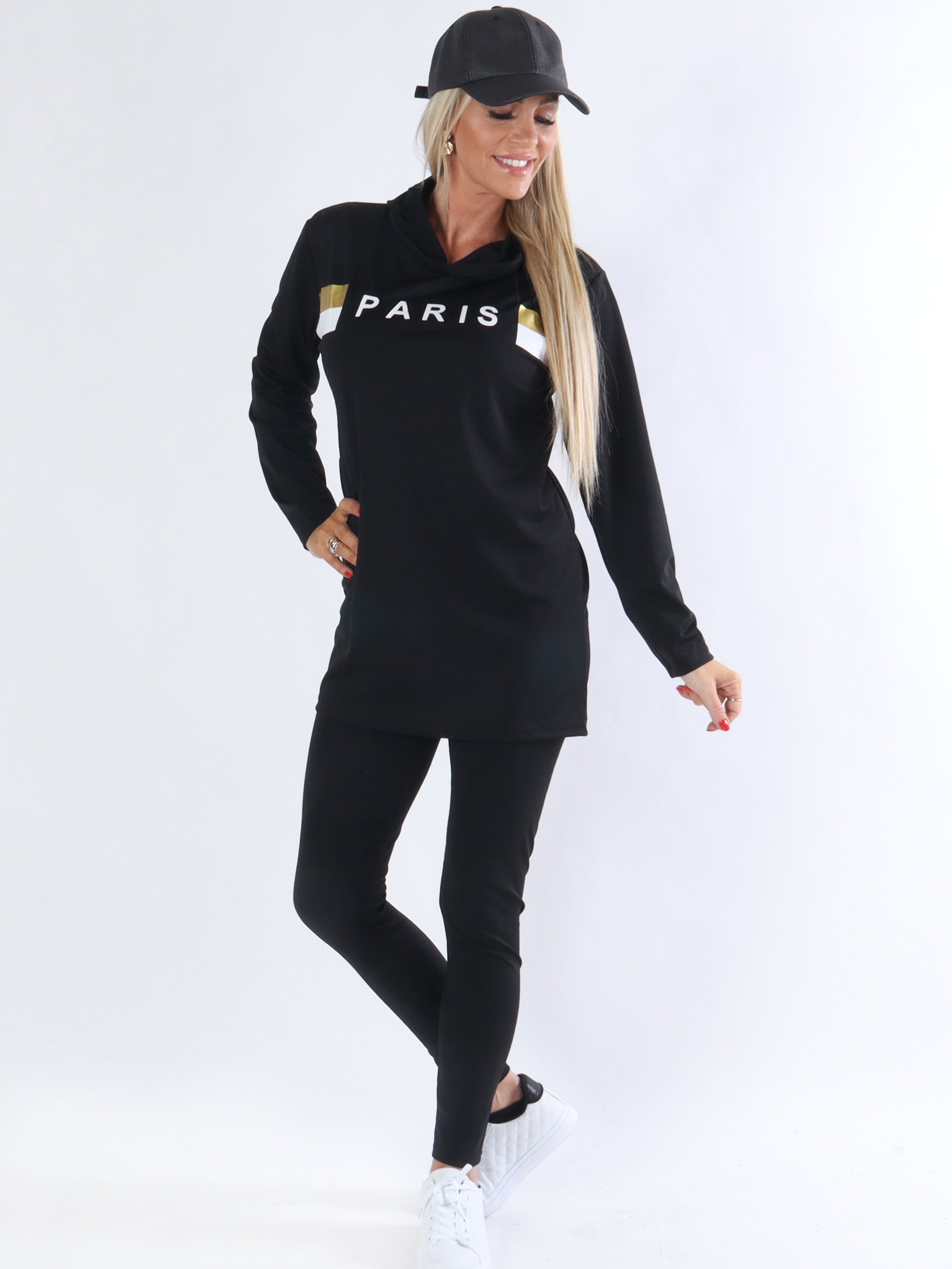 Sanna - Armégrön joggingdräkt med Paris på blusen